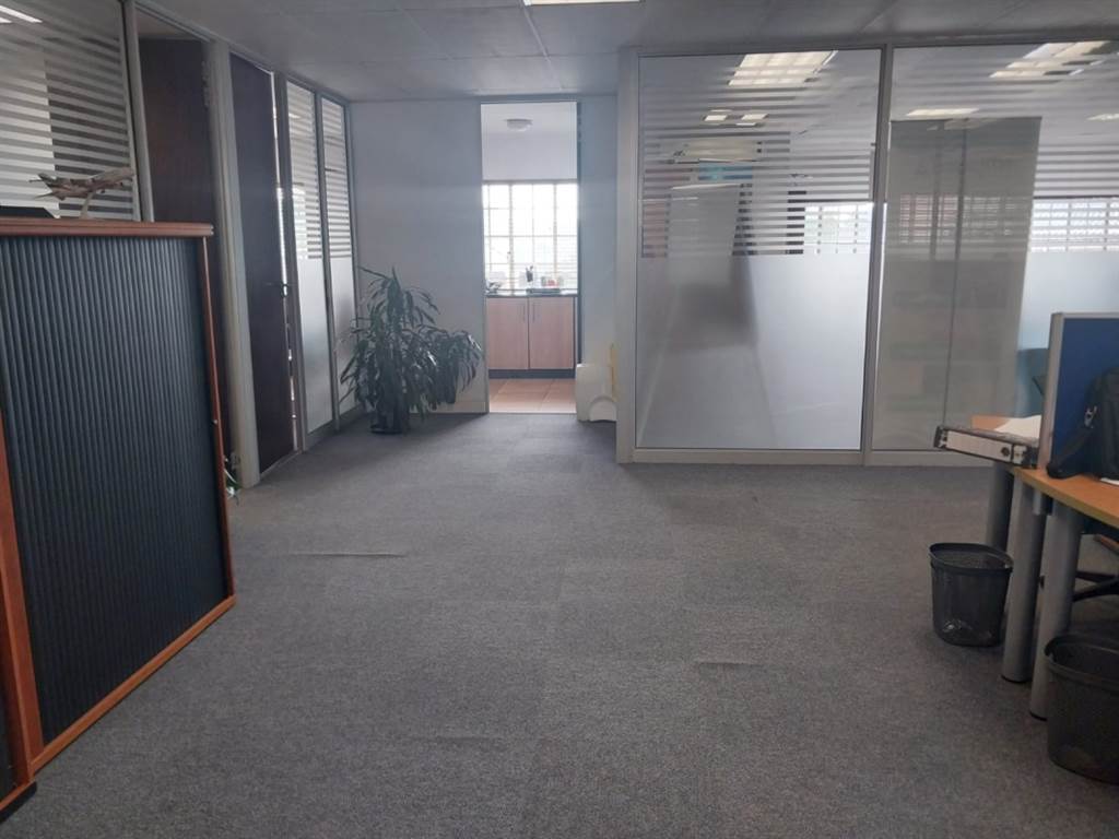 437  m² Office Space in Glen Marais photo number 10