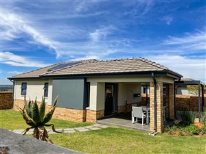 3 Bed House in Cedar Lakes