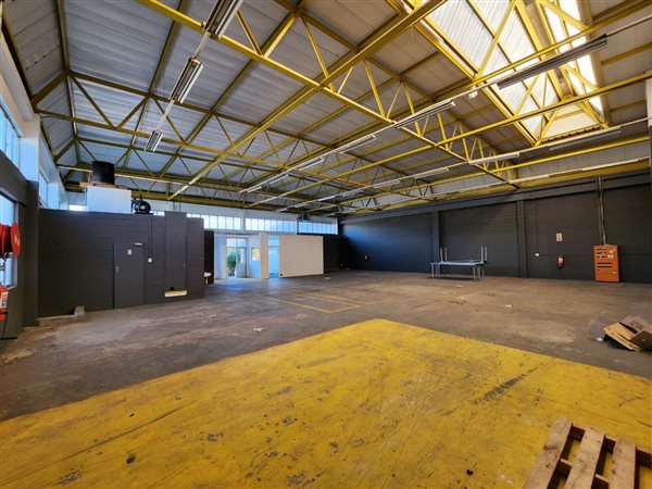 386  m² Industrial space in Maitland