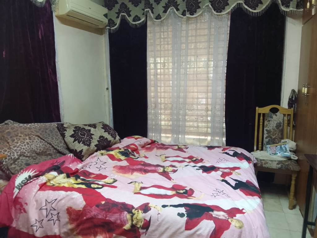 8 Bed House in Nagina photo number 4