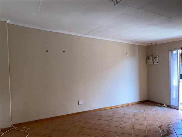 1 Bedroom Flat 1 Bedroom Flat