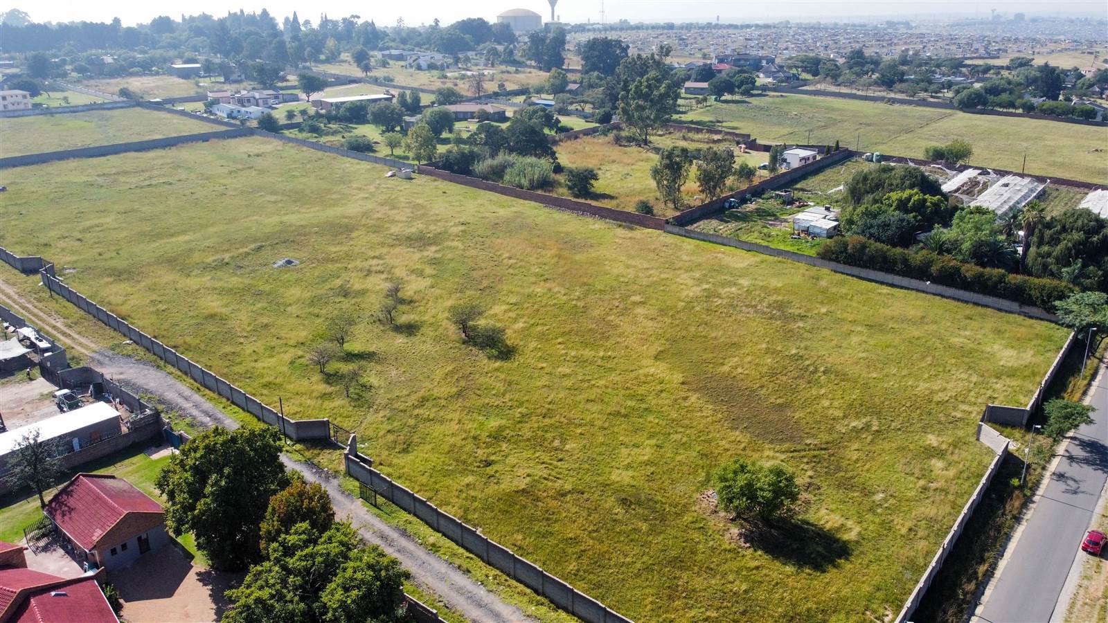 8500 m² Land available in President Park photo number 5