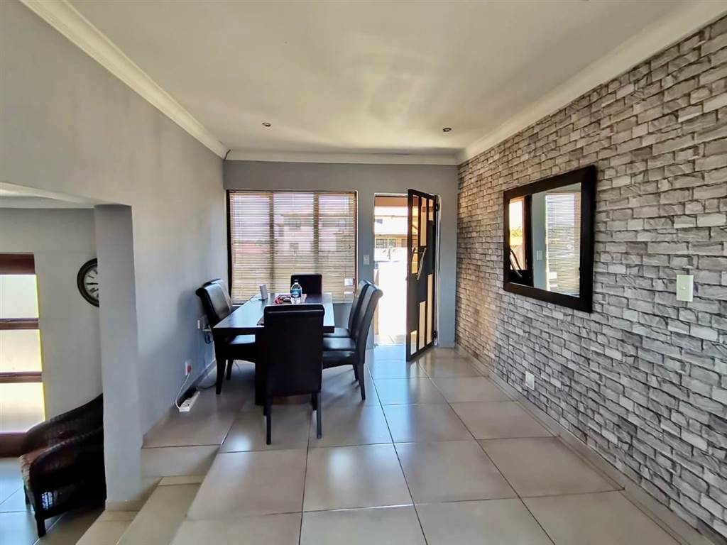 3 Bed House in Munsieville South photo number 4