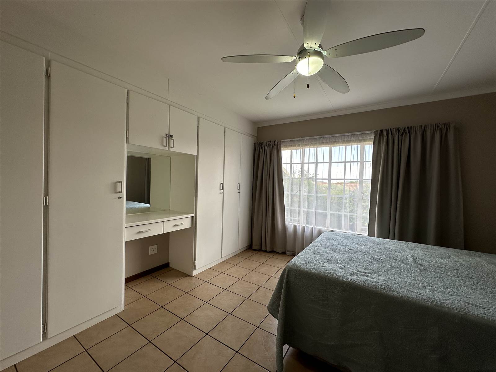 2 Bed Cluster in Garsfontein photo number 11