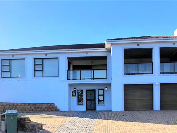 4 Bed House in Middedorp