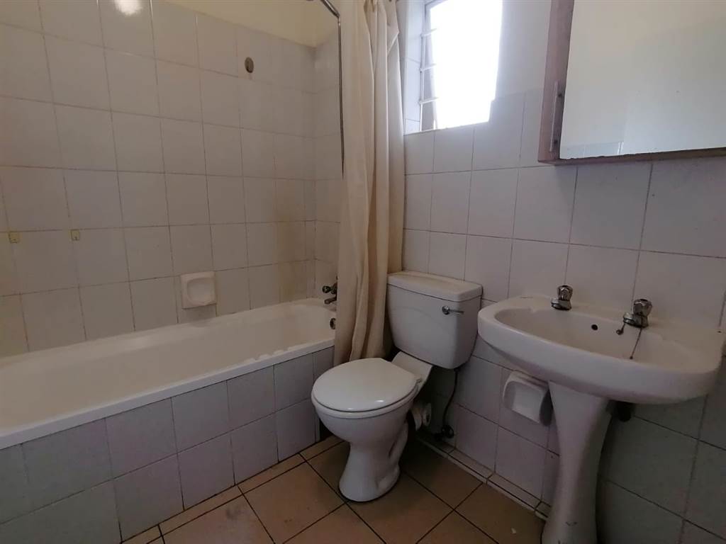 1 Bed Apartment in Melville photo number 4