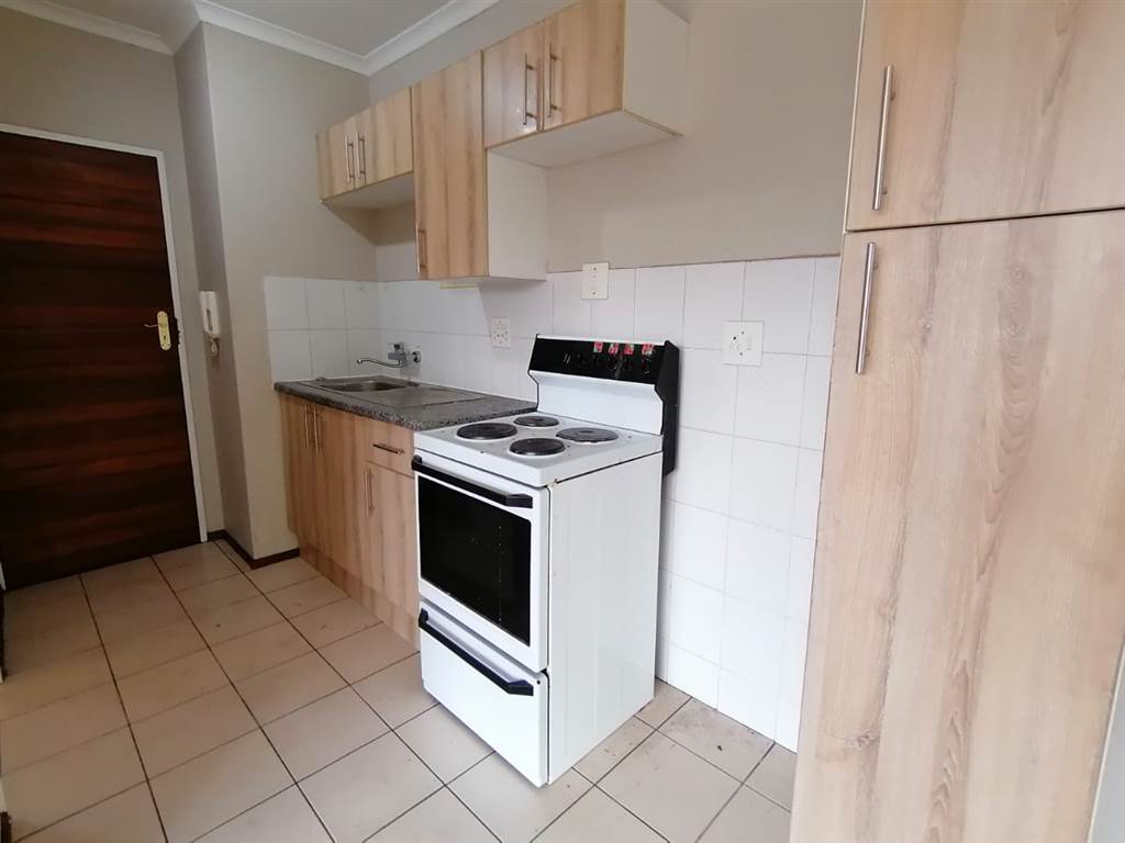 1 Bed Apartment in Melville photo number 3