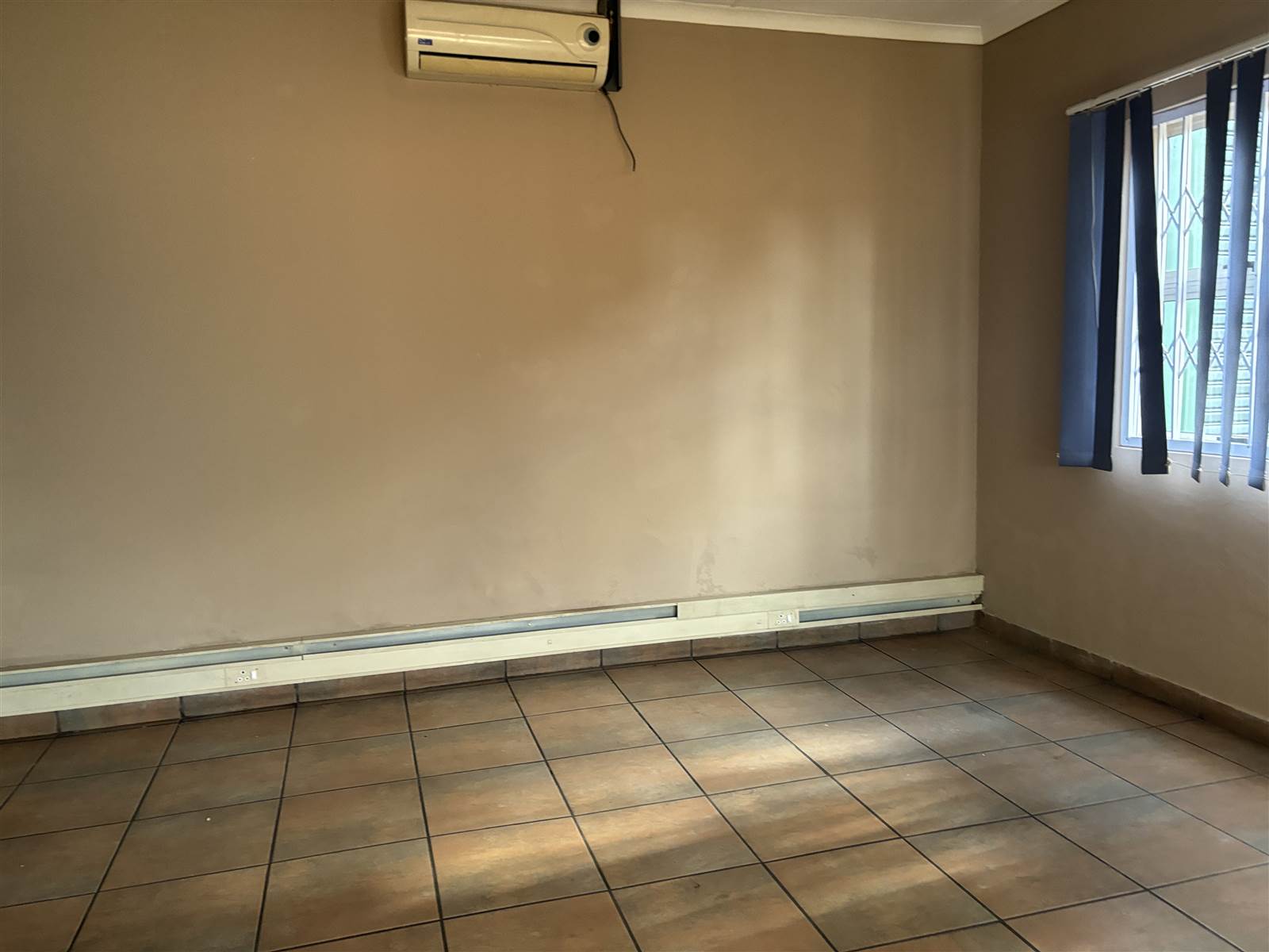 1088  m² Commercial space in Witbank Central photo number 6