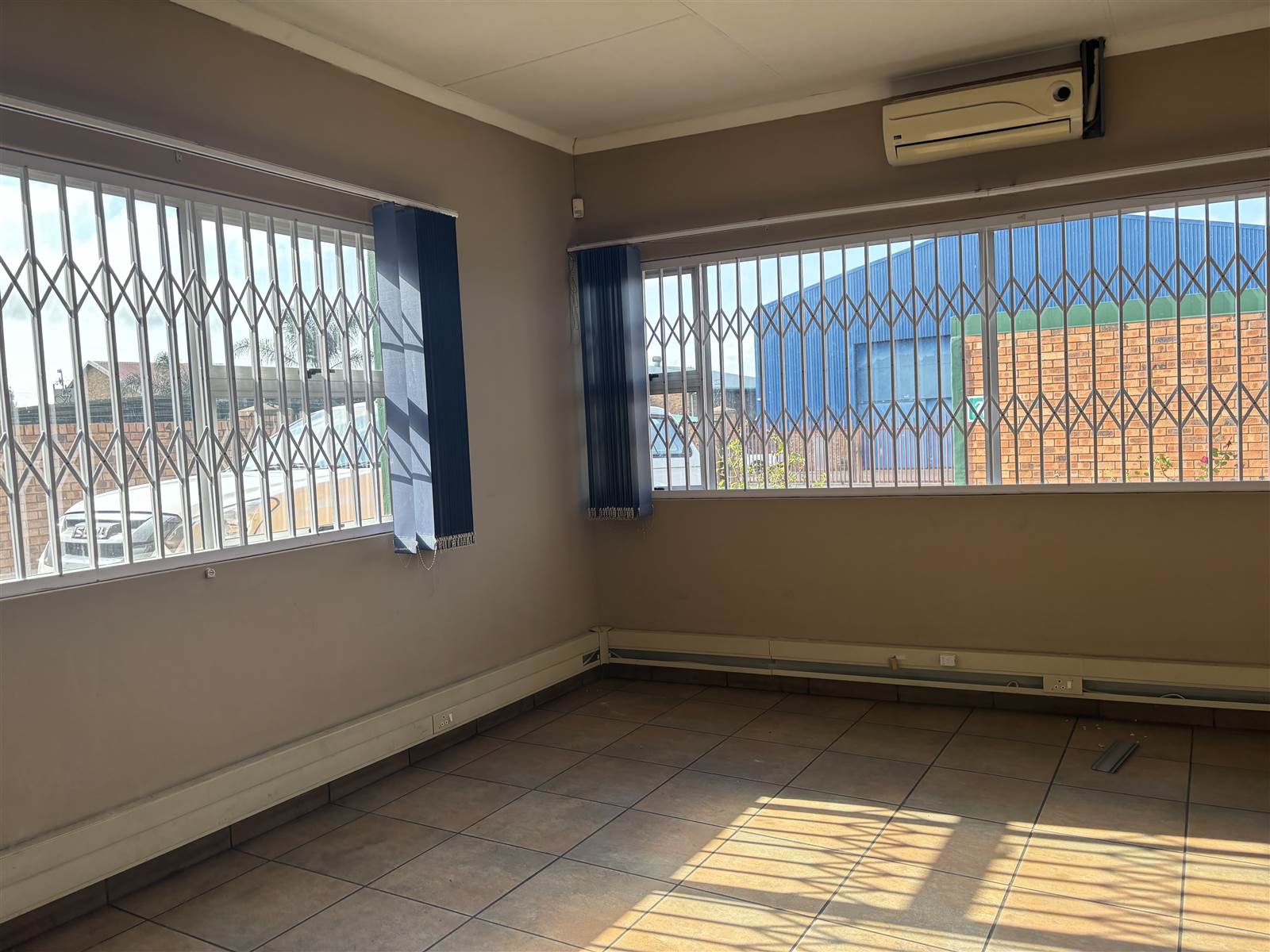 1088  m² Commercial space in Witbank Central photo number 5