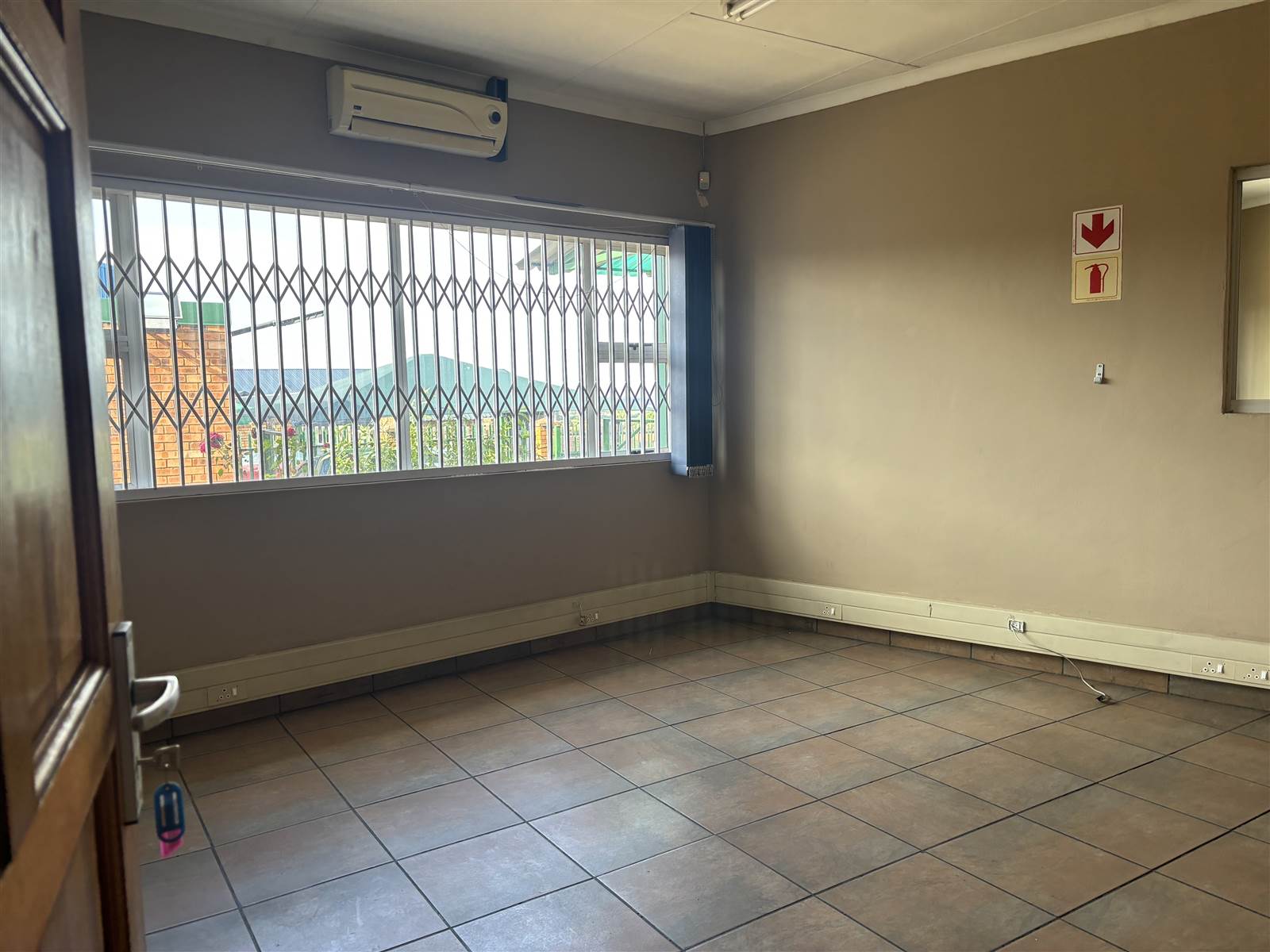 1088  m² Commercial space in Witbank Central photo number 7
