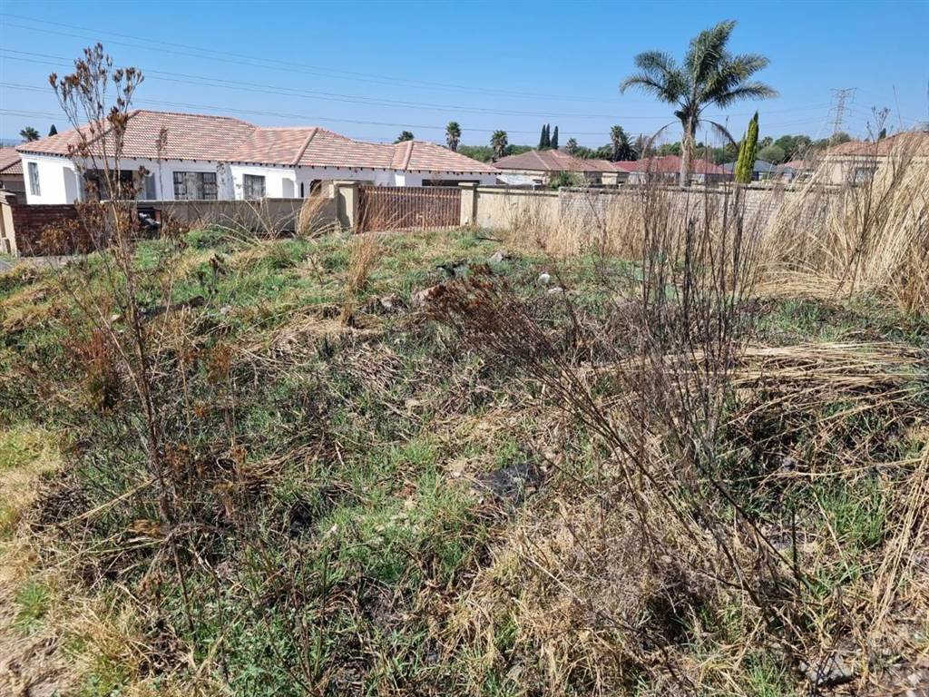 1042 m² Land available in Die Heuwel photo number 3