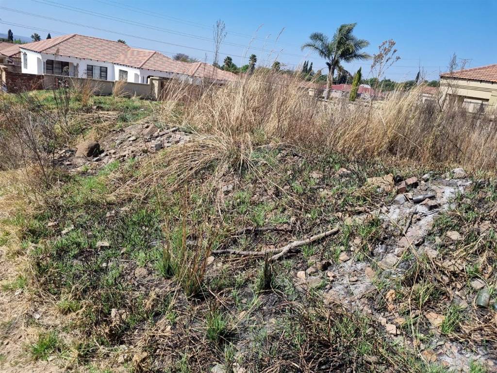 1042 m² Land available in Die Heuwel photo number 4
