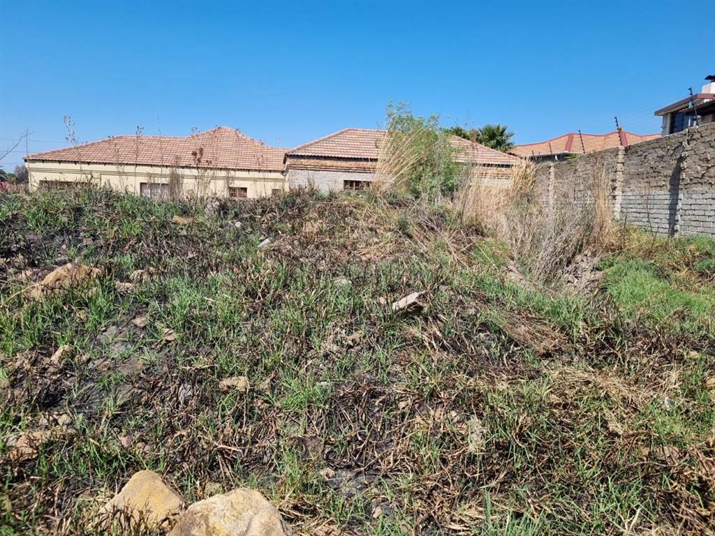 1042 m² Land available in Die Heuwel photo number 5