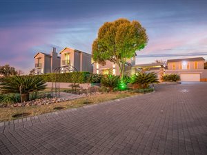 4 Bed House in Waterfall Equestrian Estate