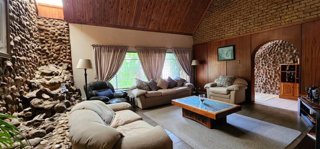 3 Bed House in Highveld Park photo number 3