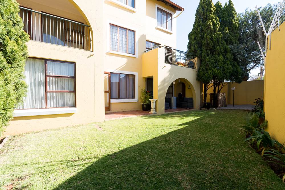 3 Bed Apartment in Sundowner photo number 16