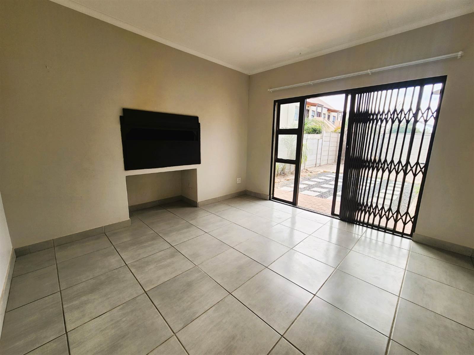 3 Bed House in Kraaifontein Central photo number 7