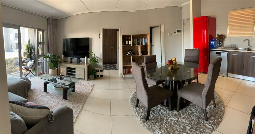 2 Bed Apartment in Sandton City photo number 17