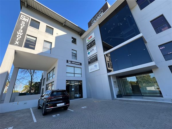 195  m² Commercial space