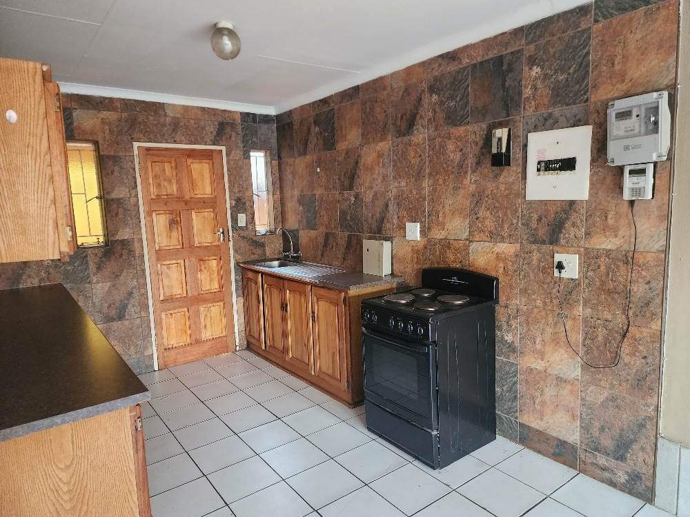 2 Bed Townhouse in Lydenburg photo number 4