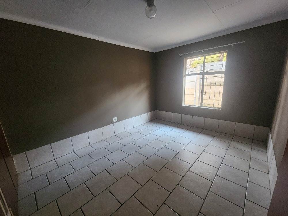 2 Bed Townhouse in Lydenburg photo number 11