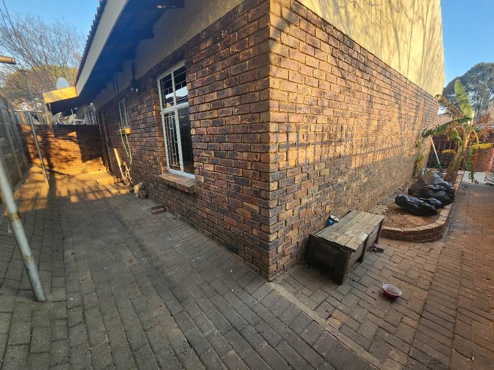2 Bed Townhouse in Lydenburg photo number 16