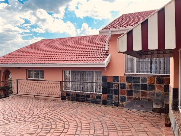 4 Bedroom House 4 Bedroom House