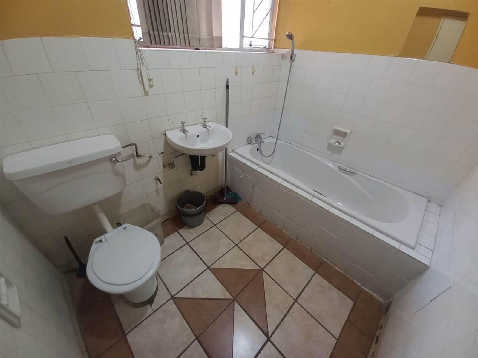 2 Bed Apartment in Bloemfontein photo number 14
