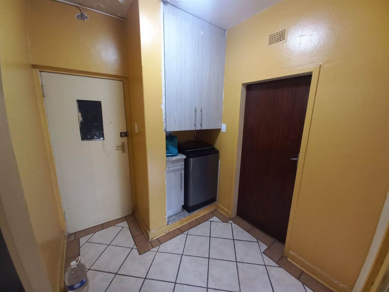 2 Bed Apartment in Bloemfontein photo number 7