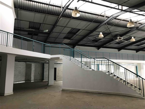 3 000  m² Industrial space