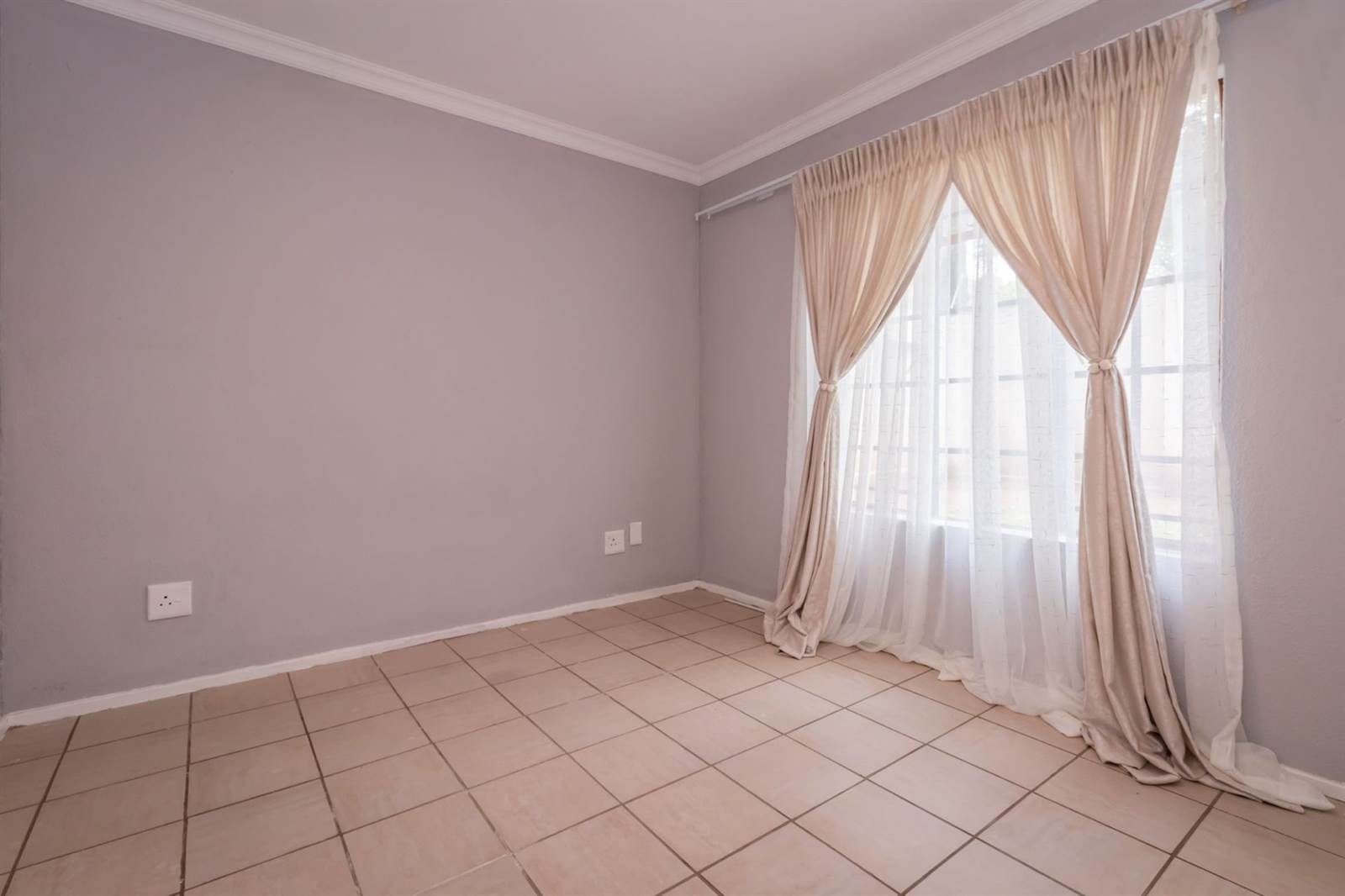 2 Bed Apartment in Roodepoort West photo number 14