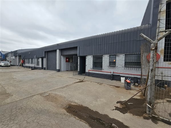 210  m² Industrial space