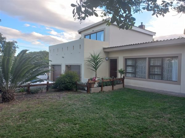 4 Bedroom House 4 Bedroom House
