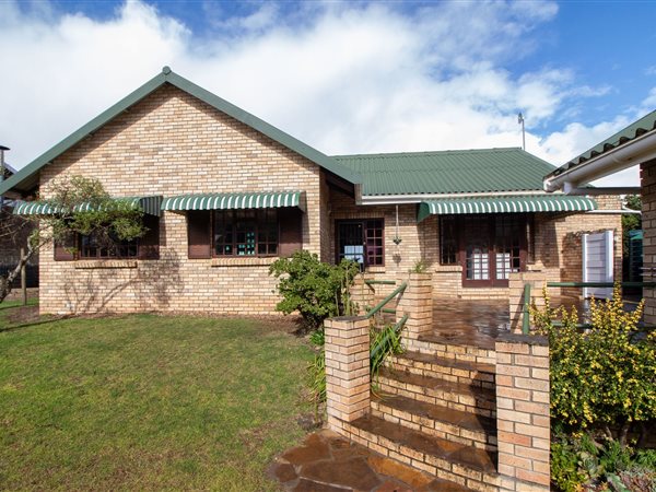 3 Bed House in Cannon Rocks