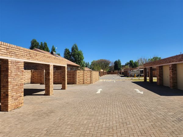 2 Bed Townhouse in Quaggafontein