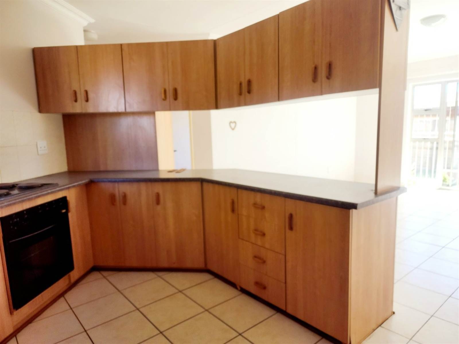 2 Bed Townhouse in Quaggafontein photo number 5