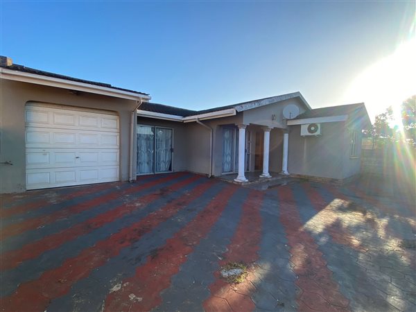 4 Bedroom House 4 Bedroom House