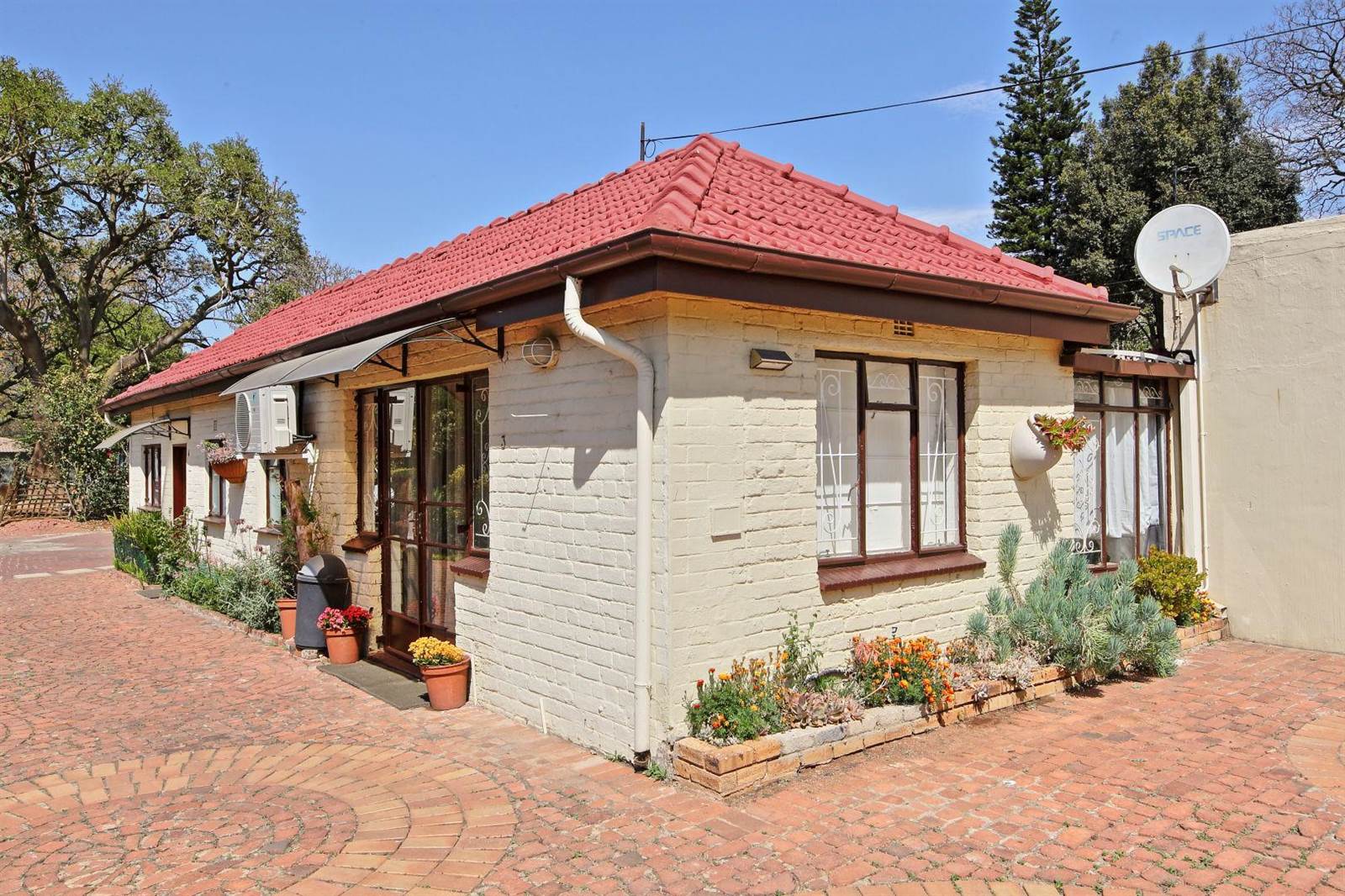 4 Bed House in Saxonwold photo number 15