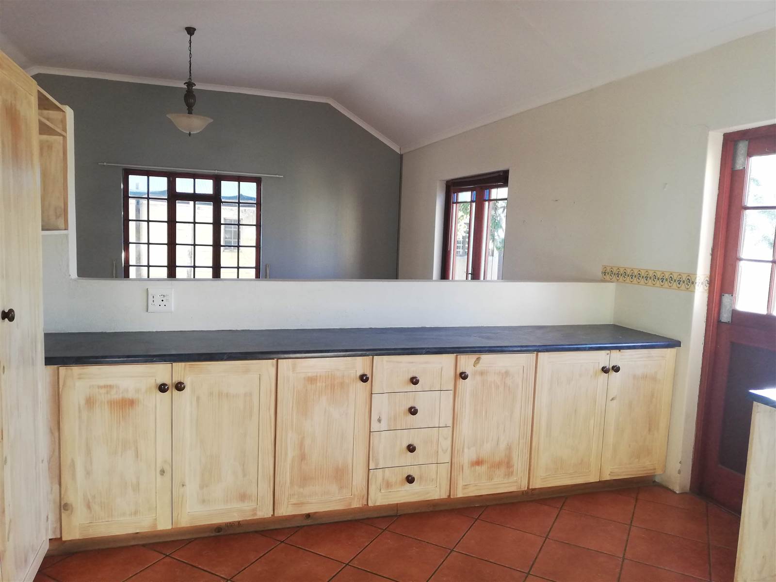 3 Bed House in Villiersdorp photo number 4
