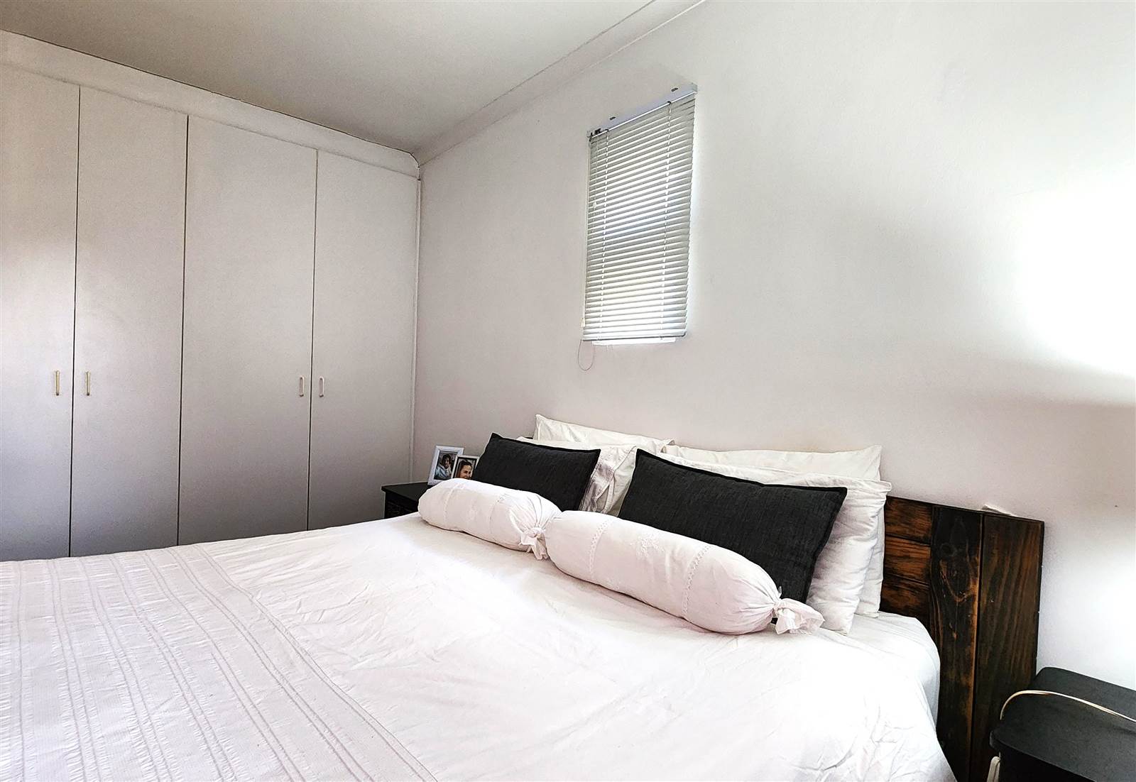 1 Bed Apartment in Milnerton Ridge photo number 11