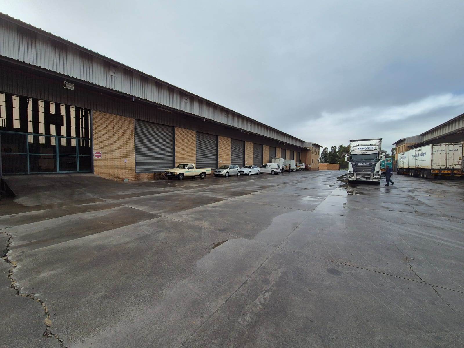 2500  m² Industrial space in Pomona photo number 2
