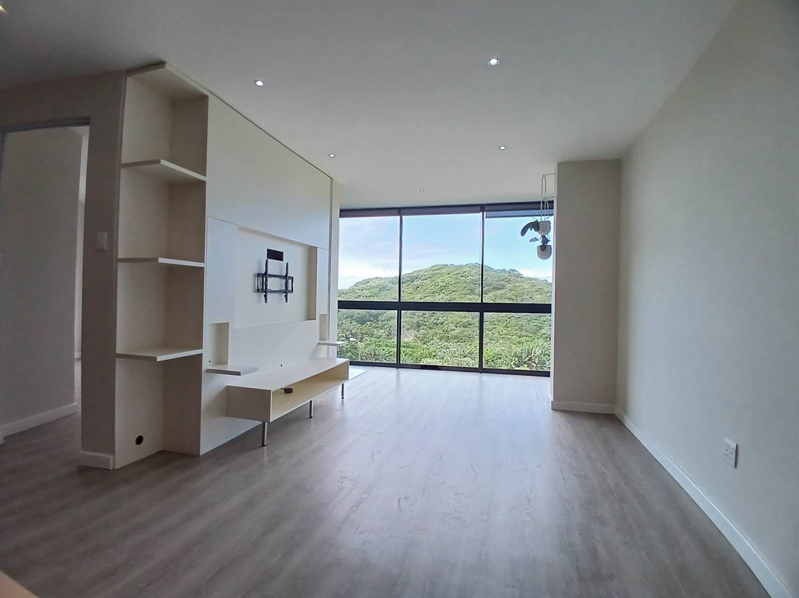 2 Bed Apartment in Nahoon Beach photo number 7