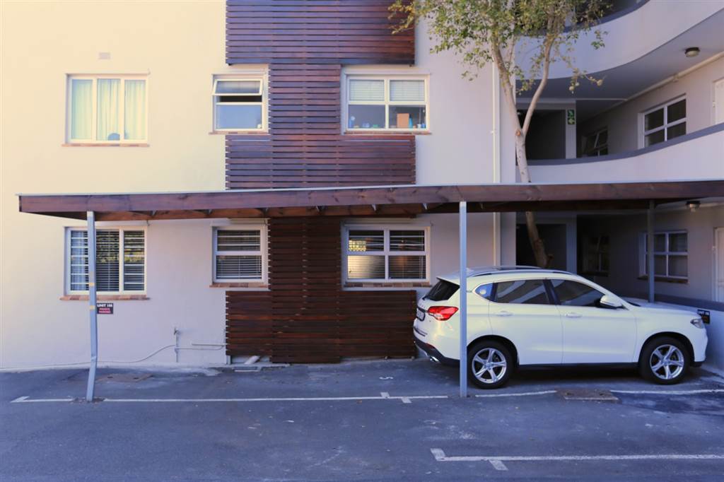 2 Bed Apartment in Wynberg Upper photo number 3