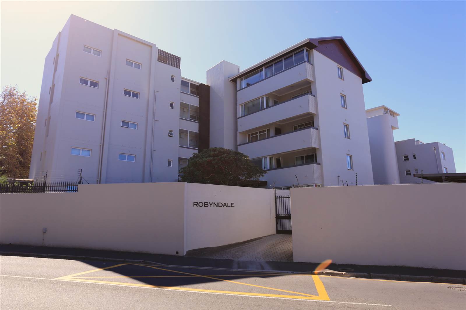 2 Bed Apartment in Wynberg Upper photo number 1