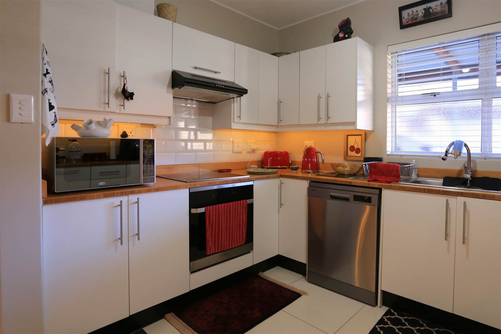 2 Bed Apartment in Wynberg Upper photo number 7