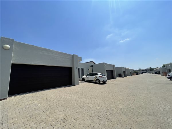 3 Bed Townhouse in Summerset