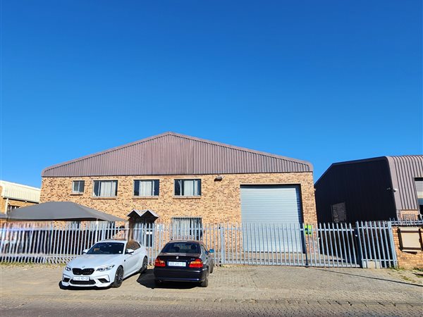 800 m² Industrial space 800 m² Industrial space