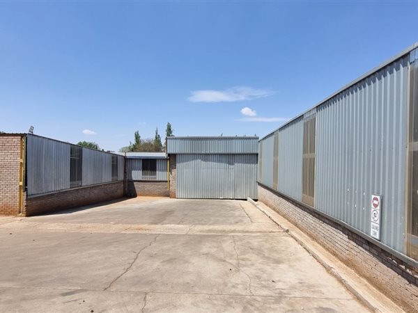 2 800  m² Industrial space