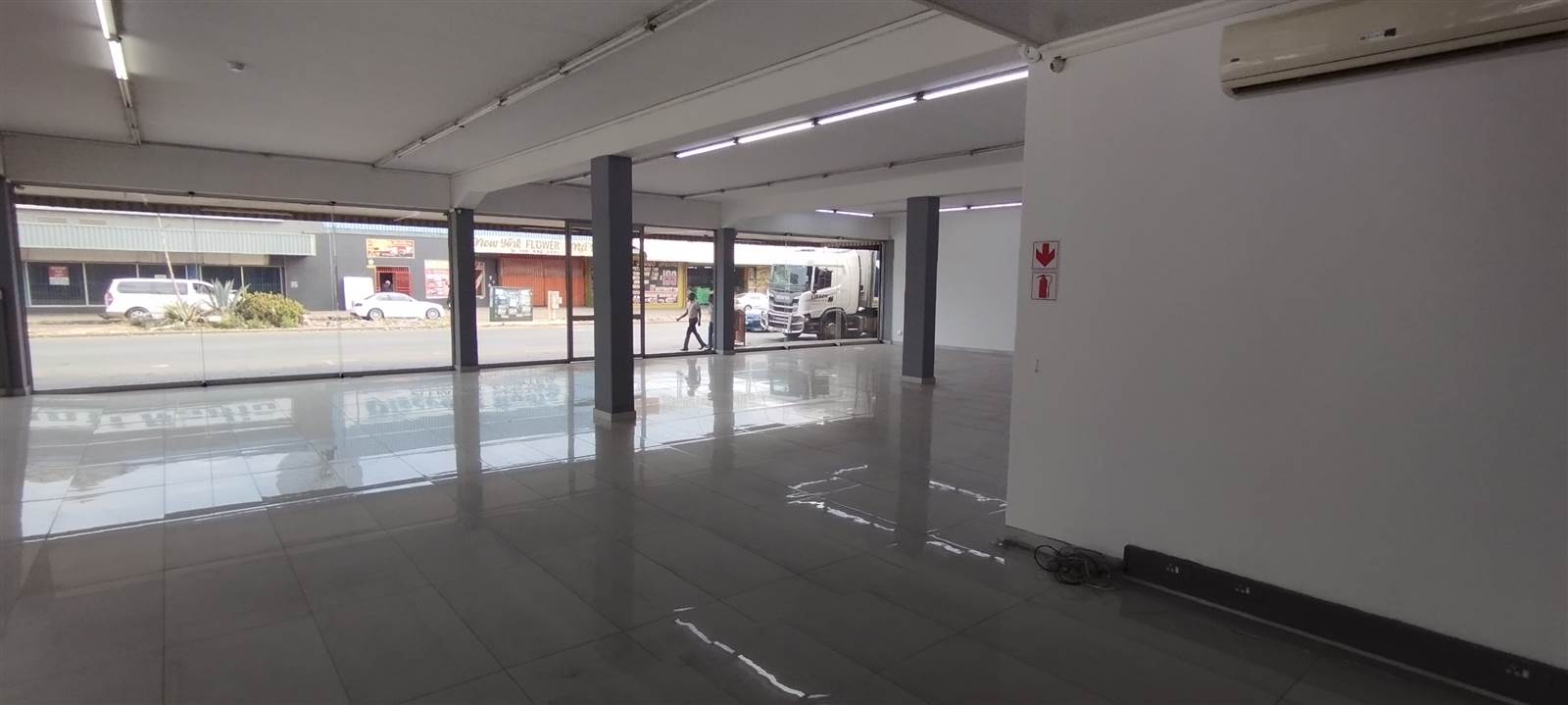 650  m² Retail Space in Vereeniging Central photo number 2