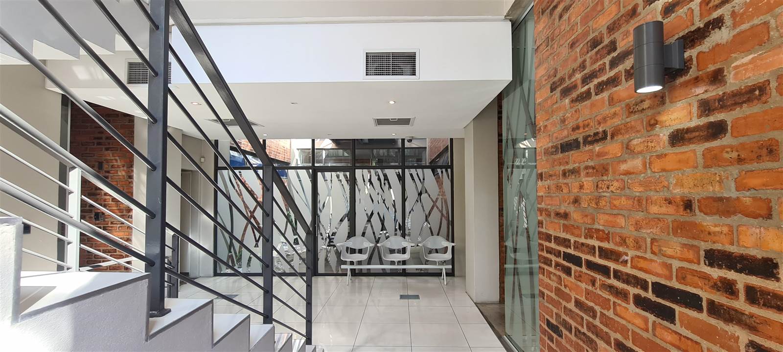 420  m² Commercial space in Bryanston photo number 2